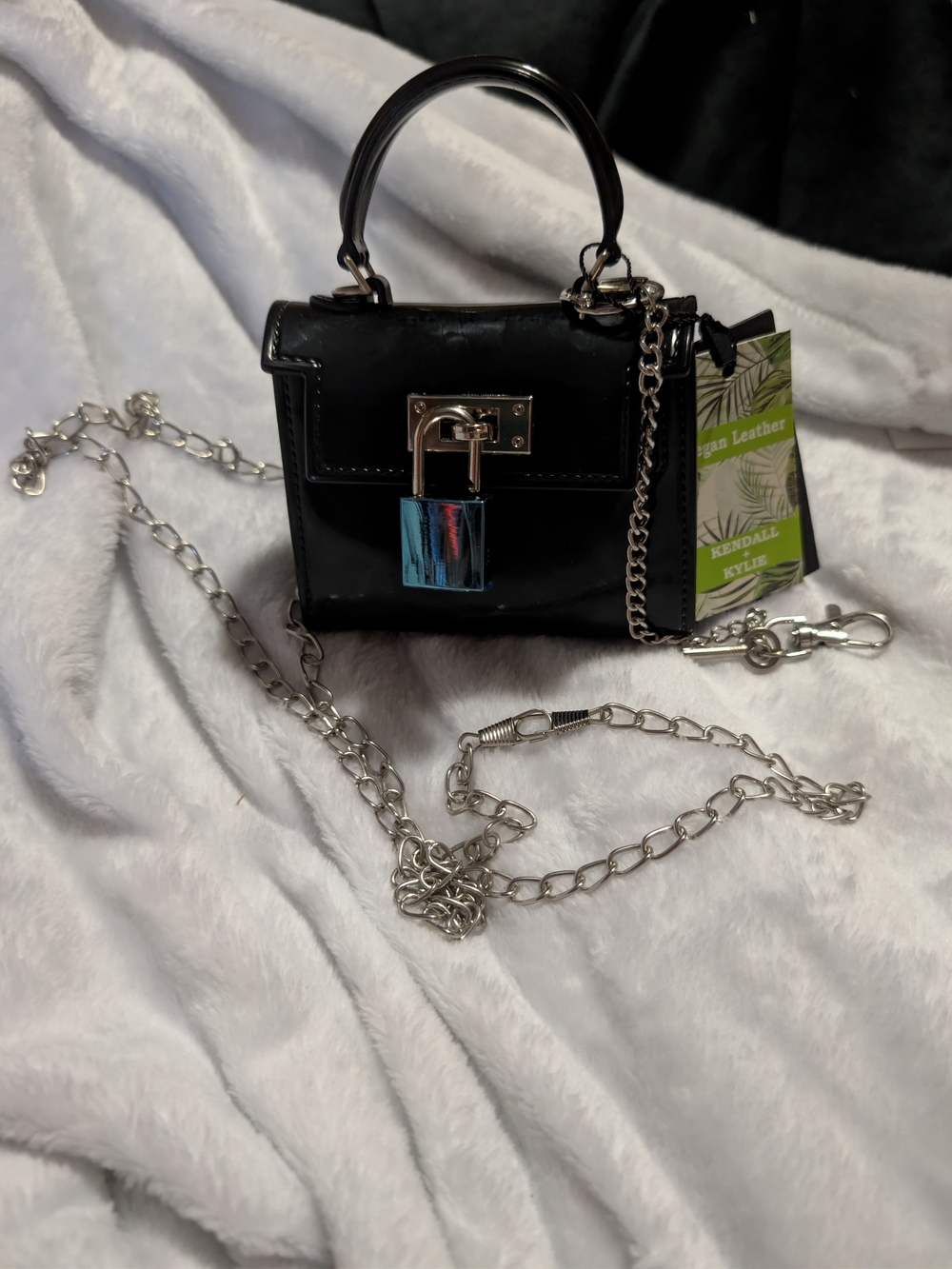Kendall + Kylie Turn Lock Silicon Bag (Model KKB-401)